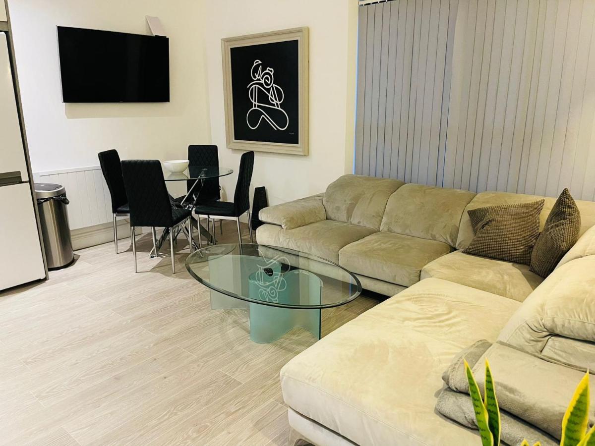 Salt Hill Windsor Legoland Eton Heathrow Luxury 2 Bed 1 Bath Free Parking Appartamento Slough Esterno foto