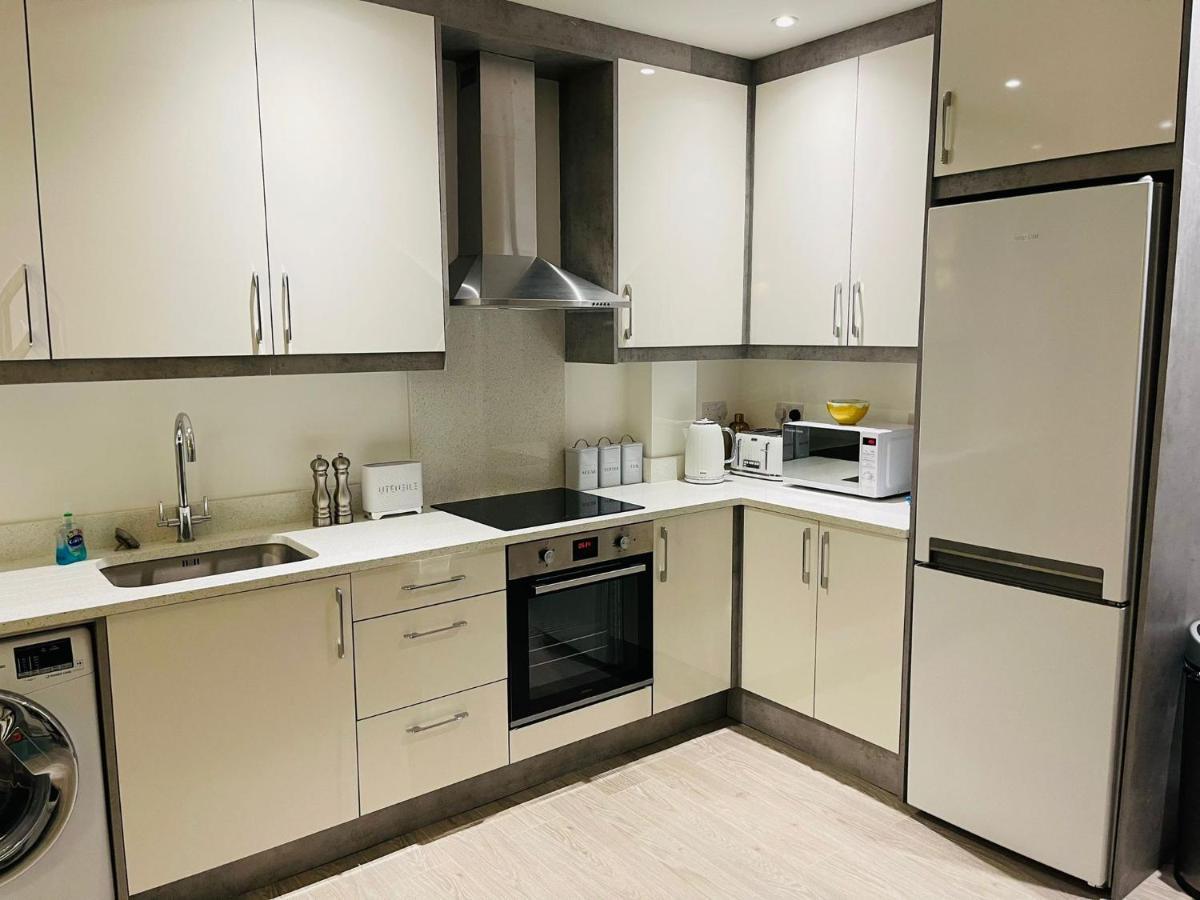 Salt Hill Windsor Legoland Eton Heathrow Luxury 2 Bed 1 Bath Free Parking Appartamento Slough Esterno foto