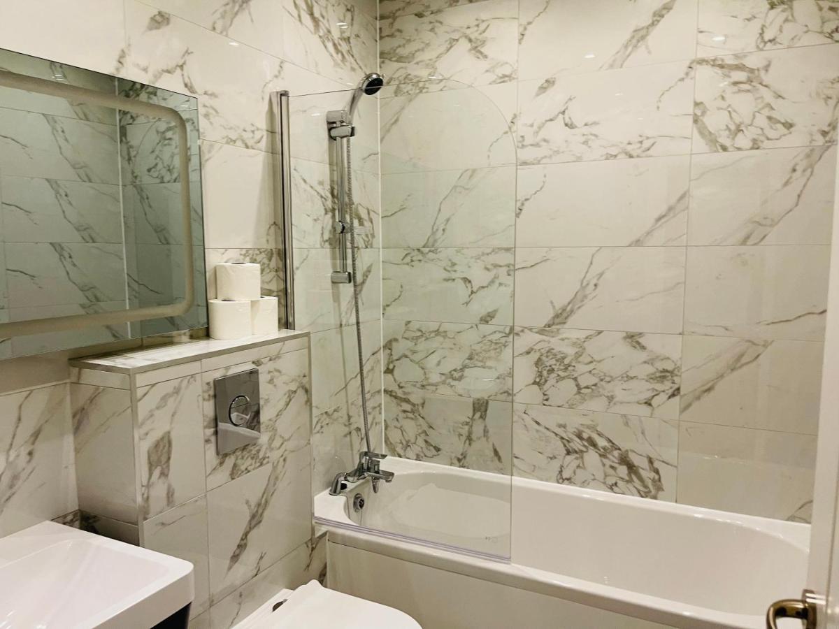 Salt Hill Windsor Legoland Eton Heathrow Luxury 2 Bed 1 Bath Free Parking Appartamento Slough Esterno foto