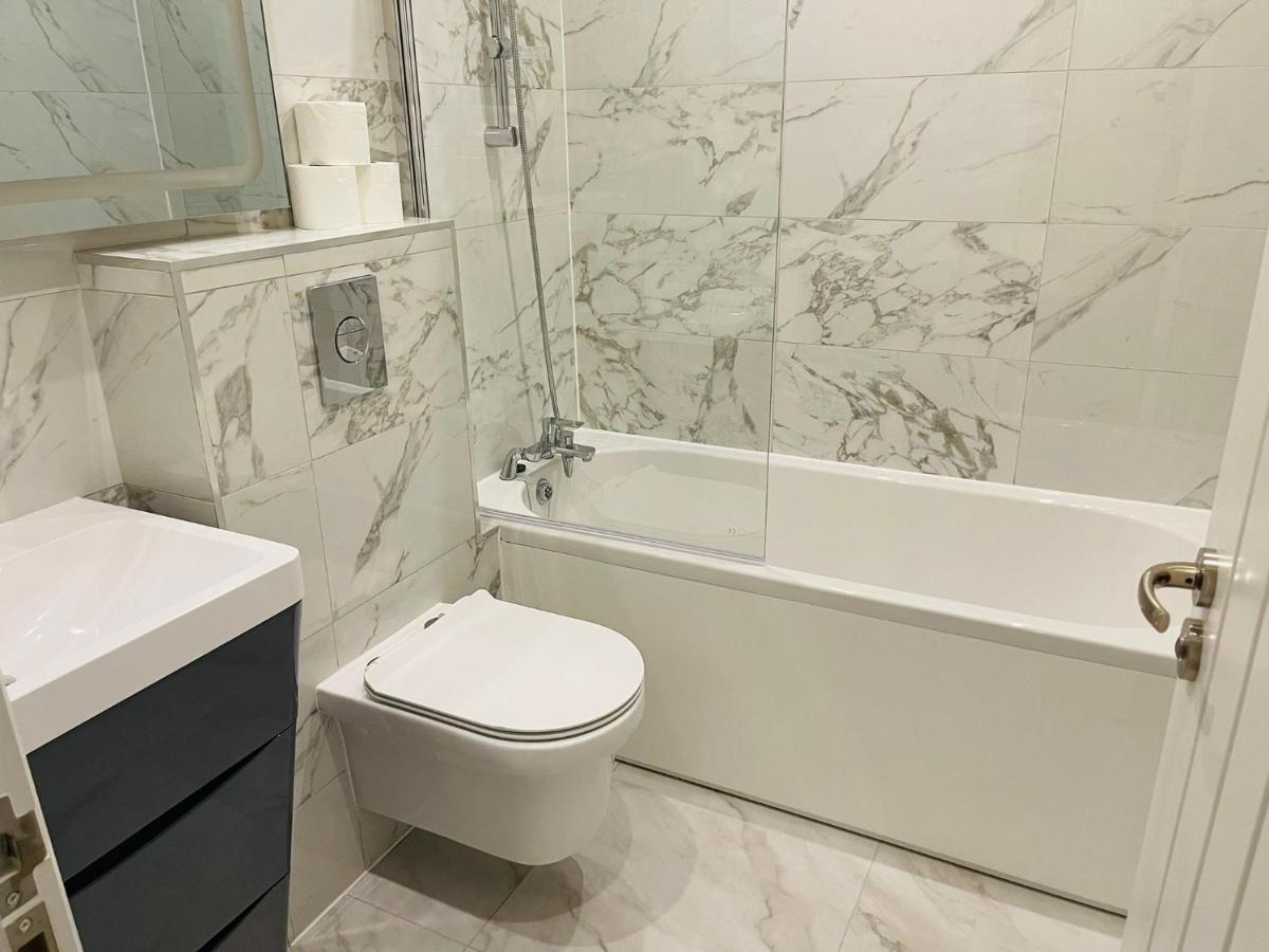 Salt Hill Windsor Legoland Eton Heathrow Luxury 2 Bed 1 Bath Free Parking Appartamento Slough Esterno foto